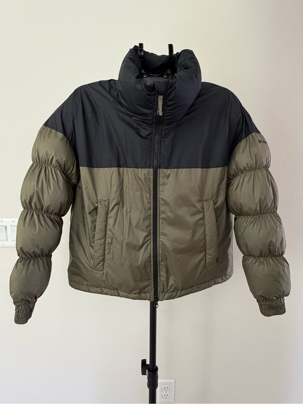 Columbia Women’s Pike Lake Cropped Puffer Jacket Olive & Black Size Large